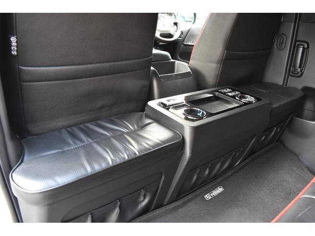ハイエースバン スーパーＧＬ　ダークプライムＩＩ　ワンオーナー／禁煙車／イクリプスナビ／フルセグＴＶ／４１５ＣＯＢＲＡフルエアロ／２．０インチローダウン／シルクブレイズ１８ＡＷ／助手席エアバッグ／バックカメラ内蔵ジドウボウゲンミラー／小窓付き／（31枚目）