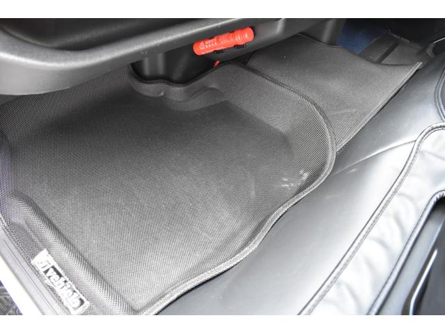 ハイエースバン スーパーＧＬ　ダークプライムＩＩ　ワンオーナー／禁煙車／イクリプスナビ／フルセグＴＶ／４１５ＣＯＢＲＡフルエアロ／２．０インチローダウン／シルクブレイズ１８ＡＷ／助手席エアバッグ／バックカメラ内蔵ジドウボウゲンミラー／小窓付き／（34枚目）