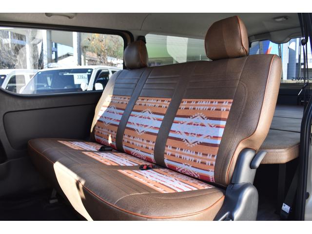 �V�[�g�J�o�[�͓��ЃI���W�i���́u�I���e�K�V�[�g�J�o�[�v�𑕒����Ă���܂��B�V�i�����ł��̂ł����S�������I�x�b�h�L�b�g�Ɠ������n�Ő��삵�Ă��܂��̂Ńo�b�`�����͋C�Ƀ}�b�`���Ă��܂��I