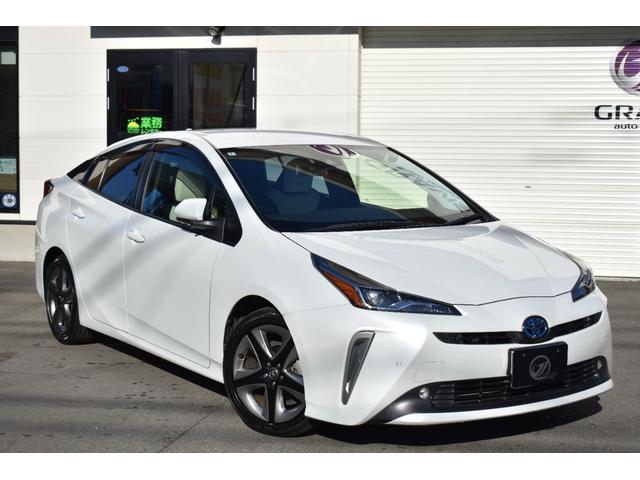 プリウス Ｓツーリングセレクション　後期モデル／ユーザー様買取車／スマートキー／純正９インチナビ／フルセグＴＶ／パノラマモニター／ＢＴオーディオ／ＬＥＤヘッドライト・フォグ／ソフトレザーシート／シートヒーター／純正１７ＡＷ／ＡＣ１００Ｖ（3枚目）