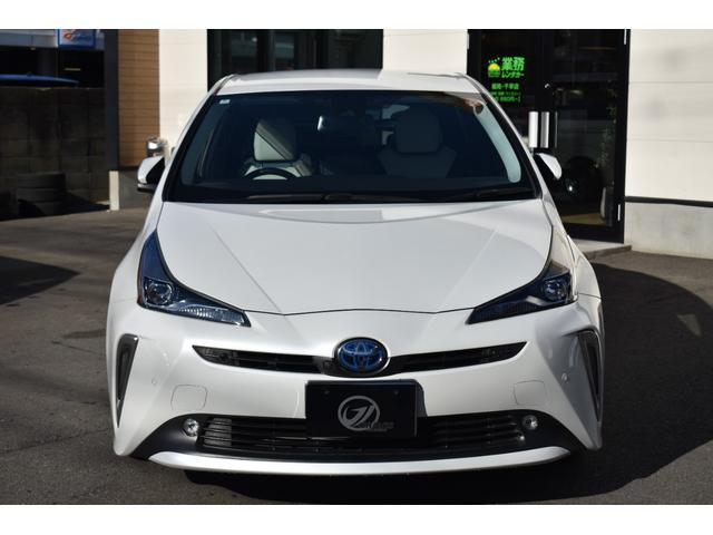 プリウス Ｓツーリングセレクション　後期モデル／ユーザー様買取車／スマートキー／純正９インチナビ／フルセグＴＶ／パノラマモニター／ＢＴオーディオ／ＬＥＤヘッドライト・フォグ／ソフトレザーシート／シートヒーター／純正１７ＡＷ／ＡＣ１００Ｖ（4枚目）