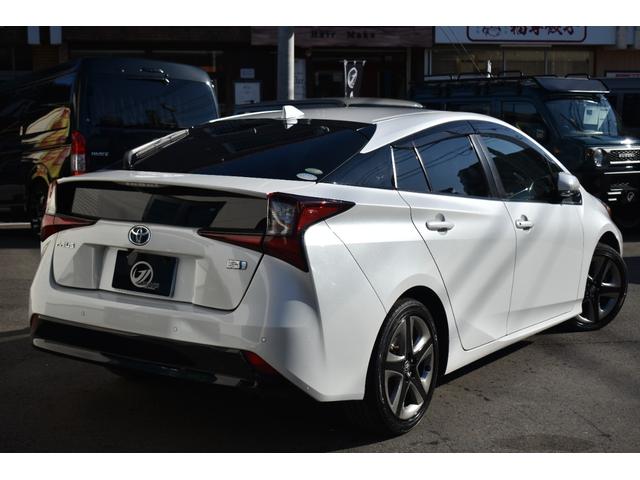 プリウス Ｓツーリングセレクション　後期モデル／ユーザー様買取車／スマートキー／純正９インチナビ／フルセグＴＶ／パノラマモニター／ＢＴオーディオ／ＬＥＤヘッドライト・フォグ／ソフトレザーシート／シートヒーター／純正１７ＡＷ／ＡＣ１００Ｖ（6枚目）