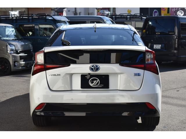 プリウス Ｓツーリングセレクション　後期モデル／ユーザー様買取車／スマートキー／純正９インチナビ／フルセグＴＶ／パノラマモニター／ＢＴオーディオ／ＬＥＤヘッドライト・フォグ／ソフトレザーシート／シートヒーター／純正１７ＡＷ／ＡＣ１００Ｖ（7枚目）