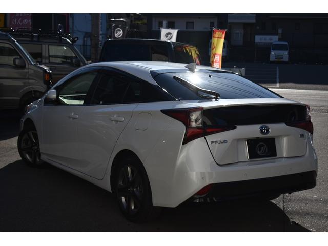 プリウス Ｓツーリングセレクション　後期モデル／ユーザー様買取車／スマートキー／純正９インチナビ／フルセグＴＶ／パノラマモニター／ＢＴオーディオ／ＬＥＤヘッドライト・フォグ／ソフトレザーシート／シートヒーター／純正１７ＡＷ／ＡＣ１００Ｖ（8枚目）