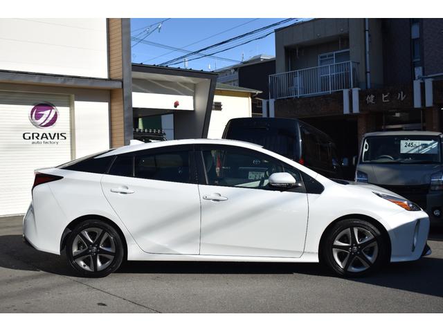 プリウス Ｓツーリングセレクション　後期モデル／ユーザー様買取車／スマートキー／純正９インチナビ／フルセグＴＶ／パノラマモニター／ＢＴオーディオ／ＬＥＤヘッドライト・フォグ／ソフトレザーシート／シートヒーター／純正１７ＡＷ／ＡＣ１００Ｖ（13枚目）