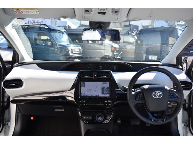 プリウス Ｓツーリングセレクション　後期モデル／ユーザー様買取車／スマートキー／純正９インチナビ／フルセグＴＶ／パノラマモニター／ＢＴオーディオ／ＬＥＤヘッドライト・フォグ／ソフトレザーシート／シートヒーター／純正１７ＡＷ／ＡＣ１００Ｖ（14枚目）