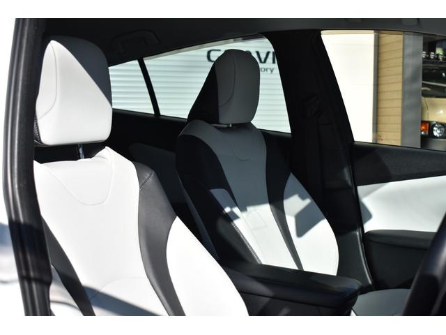 プリウス Ｓツーリングセレクション　後期モデル／ユーザー様買取車／スマートキー／純正９インチナビ／フルセグＴＶ／パノラマモニター／ＢＴオーディオ／ＬＥＤヘッドライト・フォグ／ソフトレザーシート／シートヒーター／純正１７ＡＷ／ＡＣ１００Ｖ（16枚目）