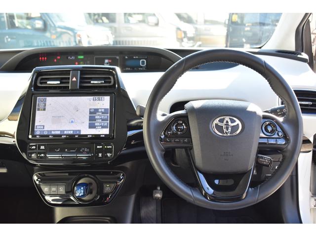 プリウス Ｓツーリングセレクション　後期モデル／ユーザー様買取車／スマートキー／純正９インチナビ／フルセグＴＶ／パノラマモニター／ＢＴオーディオ／ＬＥＤヘッドライト・フォグ／ソフトレザーシート／シートヒーター／純正１７ＡＷ／ＡＣ１００Ｖ（17枚目）