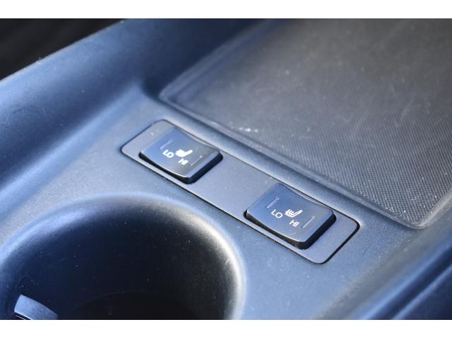 プリウス Ｓツーリングセレクション　後期モデル／ユーザー様買取車／スマートキー／純正９インチナビ／フルセグＴＶ／パノラマモニター／ＢＴオーディオ／ＬＥＤヘッドライト・フォグ／ソフトレザーシート／シートヒーター／純正１７ＡＷ／ＡＣ１００Ｖ（22枚目）