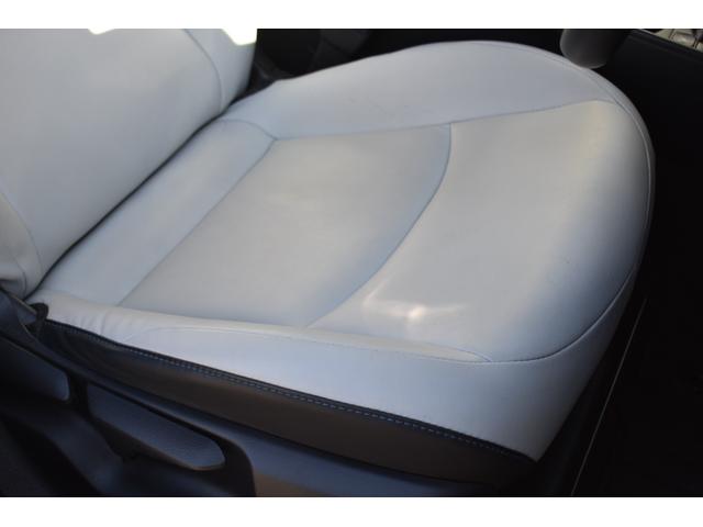 プリウス Ｓツーリングセレクション　後期モデル／ユーザー様買取車／スマートキー／純正９インチナビ／フルセグＴＶ／パノラマモニター／ＢＴオーディオ／ＬＥＤヘッドライト・フォグ／ソフトレザーシート／シートヒーター／純正１７ＡＷ／ＡＣ１００Ｖ（27枚目）