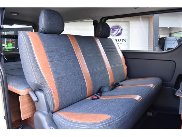 �f���J�[�̓��B���e�[�W�e�C�X�g���ӂ��u���b�N�f�j��×�L���������U�[�ɂĐ��삵�Ă���܂��B���C�ނ��g�p�����������̂���Z���^�[�R���\�[���{�b�N�X���R���v���[�g���e�Ɋ܂܂�܂��I