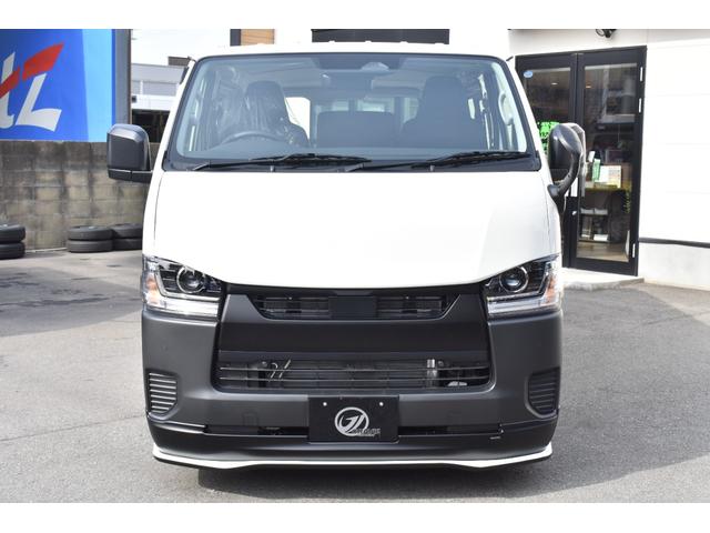 ハイエースバン ロングＤＸ　未登録新車／９型ＤＸ白黒パッケージ／４１５ＣＯＢＲＡＦリップ・ボンネット・Ｒスポイラー／３．０インチローダウン／ＳＳＲ１７インチＡＷ／ホワイトレターバンタイヤ／グリル・エンブレム塗装／ＬＥＤヘッド／（4枚目）