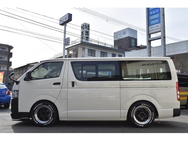 ハイエースバン ロングＤＸ　未登録新車／９型ＤＸ白黒パッケージ／４１５ＣＯＢＲＡＦリップ・ボンネット・Ｒスポイラー／３．０インチローダウン／ＳＳＲ１７インチＡＷ／ホワイトレターバンタイヤ／グリル・エンブレム塗装／ＬＥＤヘッド／（12枚目）