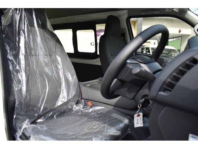 ハイエースバン ロングＤＸ　未登録新車／９型ＤＸ白黒パッケージ／４１５ＣＯＢＲＡＦリップ・ボンネット・Ｒスポイラー／３．０インチローダウン／ＳＳＲ１７インチＡＷ／ホワイトレターバンタイヤ／グリル・エンブレム塗装／ＬＥＤヘッド／（16枚目）