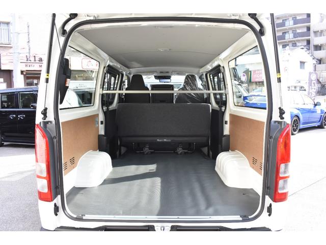ハイエースバン ロングＤＸ　未登録新車／９型ＤＸ白黒パッケージ／４１５ＣＯＢＲＡＦリップ・ボンネット・Ｒスポイラー／３．０インチローダウン／ＳＳＲ１７インチＡＷ／ホワイトレターバンタイヤ／グリル・エンブレム塗装／ＬＥＤヘッド／（23枚目）