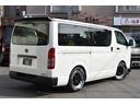 ハイエースバン ロングＤＸ　未登録新車／９型ＤＸ白黒パッケージ／４１５ＣＯＢＲＡＦリップ・ボンネット・Ｒスポイラー／３．０インチローダウン／ＳＳＲ１７インチＡＷ／ホワイトレターバンタイヤ／グリル・エンブレム塗装／ＬＥＤヘッド／（6枚目）