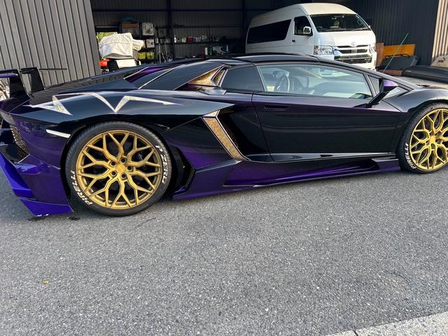 アヴェンタドール ＬＰ７００－４ロードスター　Ｄ車外装　パープルグラデーションオールペンエキゾテック可変ストレートマフラーＶＯＳＳＥＮ　ホイールＳＶ仕様ファイティングスターエアロ内装張り替えカーボンパーツ使用（17枚目）