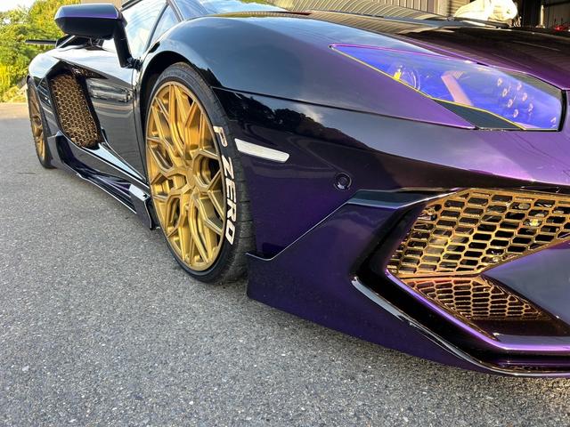 アヴェンタドール ＬＰ７００－４ロードスター　Ｄ車外装　パープルグラデーションオールペンエキゾテック可変ストレートマフラーＶＯＳＳＥＮ　ホイールＳＶ仕様ファイティングスターエアロ内装張り替えカーボンパーツ使用（26枚目）