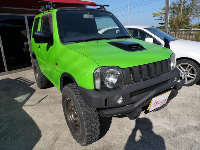 ジムニー ランドベンチャー　リフトアップ　ＦＲバンパー　ブッシュガード　社外１６インチアルミホイール　ＭＯＭＯステアリング　キーレスエントリー　社外マフラー　ナビ　レカロシート（4枚目）