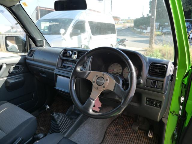 ジムニー ランドベンチャー　リフトアップ　ＦＲバンパー　ブッシュガード　社外１６インチアルミホイール　ＭＯＭＯステアリング　キーレスエントリー　社外マフラー　ナビ　レカロシート（10枚目）