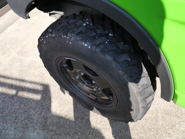 ジムニー ランドベンチャー　リフトアップ　ＦＲバンパー　ブッシュガード　社外１６インチアルミホイール　ＭＯＭＯステアリング　キーレスエントリー　社外マフラー　ナビ　レカロシート（13枚目）