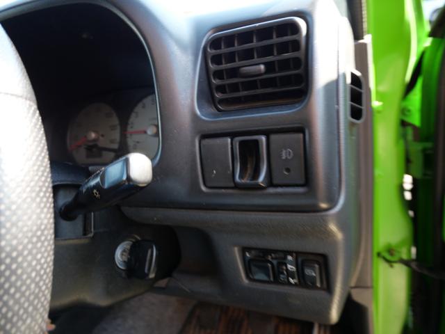 ジムニー ランドベンチャー　リフトアップ　ＦＲバンパー　ブッシュガード　社外１６インチアルミホイール　ＭＯＭＯステアリング　キーレスエントリー　社外マフラー　ナビ　レカロシート（19枚目）