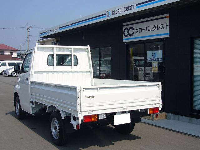 タウンエーストラック ＤＸ　Ｘエディション　オートマ　衝突被害軽減システム　車線逸脱警報　先行車発進お知らせ機能　オートハイビーム　アイドリングストップ　オートＬＥＤヘッドライト　キーレス　リモコンミラー　カラードバンパー　テールゲートチェーン（18枚目）