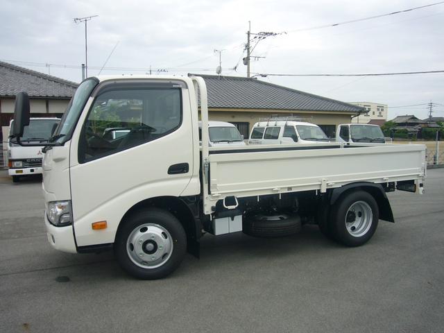 デュトロ 　全低床　３ｔ　６速　インナールームミラー　バックカメラ　自動被害軽減ブレーキ　車線逸脱警報　パーキングセンサー　カラーインフォメーションモニター　オートＬＥＤヘッドライト　フォグランプ　電動ミラー（2枚目）