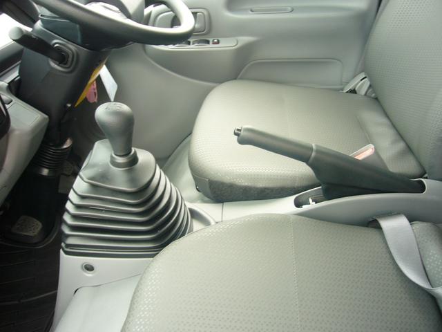 デュトロ 　全低床　３ｔ　６速　インナールームミラー　バックカメラ　自動被害軽減ブレーキ　車線逸脱警報　パーキングセンサー　カラーインフォメーションモニター　オートＬＥＤヘッドライト　フォグランプ　電動ミラー（6枚目）