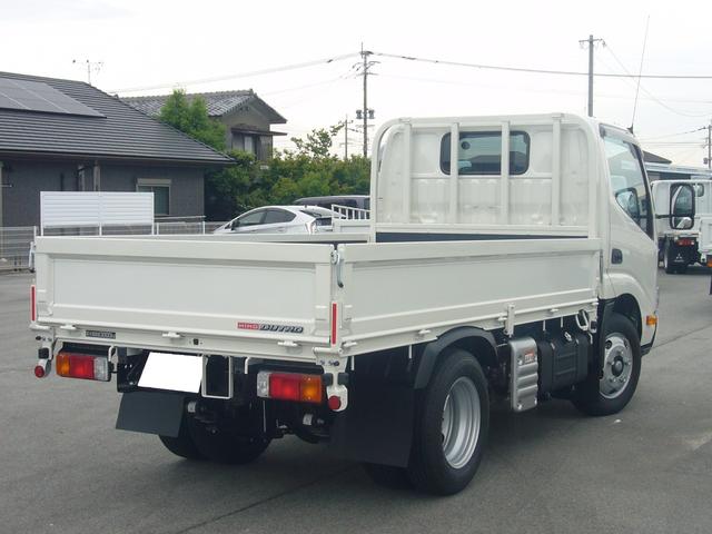 デュトロ 　全低床　３ｔ　６速　インナールームミラー　バックカメラ　自動被害軽減ブレーキ　車線逸脱警報　パーキングセンサー　カラーインフォメーションモニター　オートＬＥＤヘッドライト　フォグランプ　電動ミラー（7枚目）
