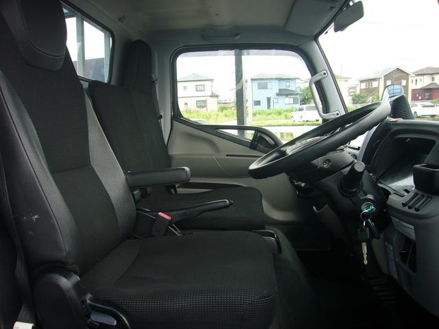 キャンター 全低床　２ｔ　５速　ナビ　ワンセグＴＶ　Ｂｔオーディオ　ＥＴＣ　自動被害軽減ブレーキ　車線逸脱警報　横滑り防止装置　インフォメーションモニター　電動ミラー　アームレスト　オーバーヘッドシェルフ　キーレス（13枚目）