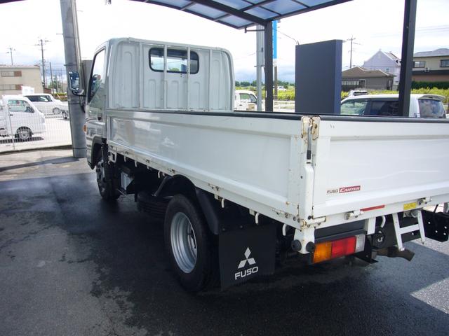 キャンター 全低床　ＥＴＣ　キーレス　自動被害軽減ブレーキ　車線逸脱警報　横滑り防止装置　アームレスト　センターコンソール　オーバーヘッドシェルフ　電動ミラー　エアコン　ビニールシートカバー　スタッドレスタイヤ（4枚目）