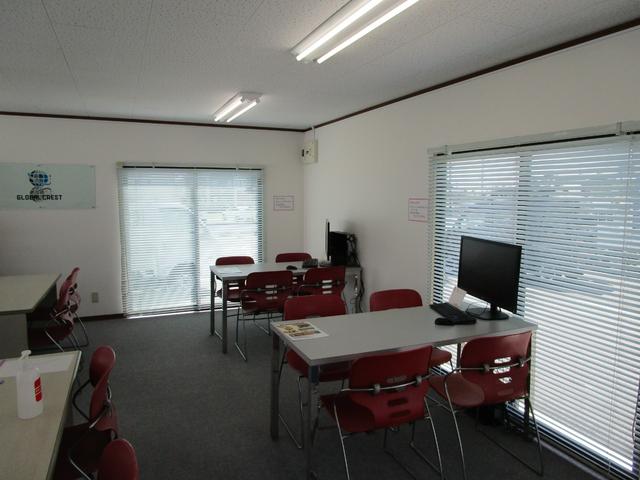 キャンター 全低床　ＥＴＣ　キーレス　自動被害軽減ブレーキ　車線逸脱警報　横滑り防止装置　アームレスト　センターコンソール　オーバーヘッドシェルフ　電動ミラー　エアコン　ビニールシートカバー　スタッドレスタイヤ（36枚目）