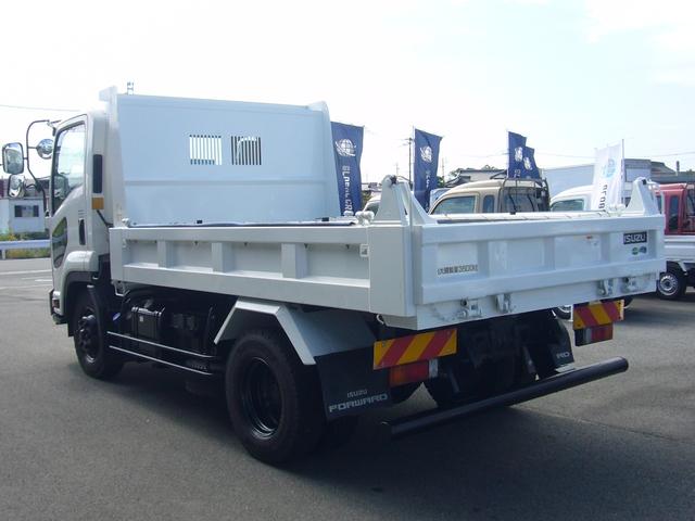 フォワード 　ダンプ　３５００ｋｇ　６速　ＥＴＣ　キーレス　インフォメーションモニター　オーバーヘッドシェルフ　フォグランプ　荷台・下廻り新塗装済み（12枚目）