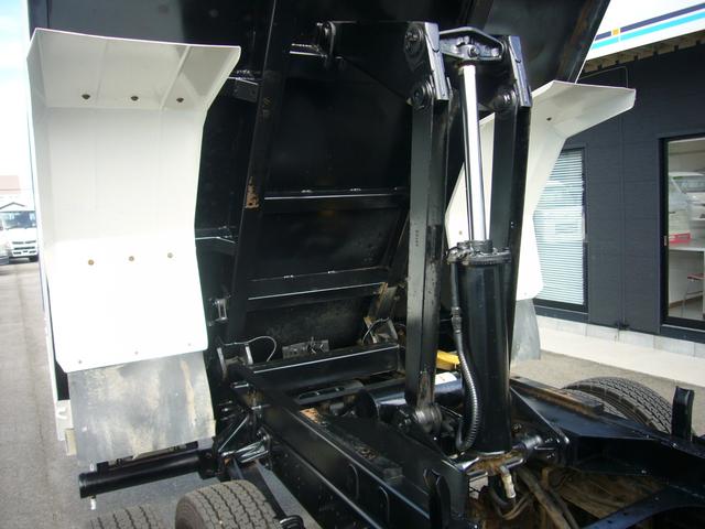 フォワード 　ダンプ　３５００ｋｇ　６速　ＥＴＣ　キーレス　インフォメーションモニター　オーバーヘッドシェルフ　フォグランプ　荷台・下廻り新塗装済み（18枚目）