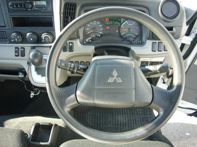 キャンター 全低床　１．５ｔ　オートマ　ポータブルナビ　ＦＭＡＭラジオ　ＥＴＣ　インフォモニター　自動被害軽減ブレーキ　車線逸脱警報　横滑り防止装置　坂道発進補助装置　アームレスト　車幅灯　荷台鉄板張り・新塗装済み（11枚目）