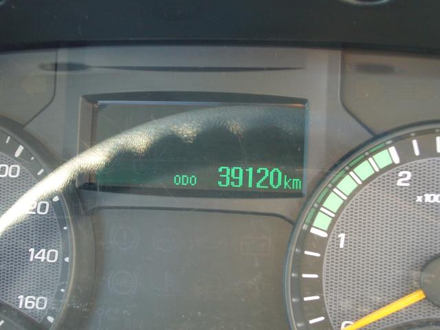 キャンター 全低床　１．５ｔ　オートマ　ポータブルナビ　ＦＭＡＭラジオ　ＥＴＣ　インフォモニター　自動被害軽減ブレーキ　車線逸脱警報　横滑り防止装置　坂道発進補助装置　アームレスト　車幅灯　荷台鉄板張り・新塗装済み（12枚目）