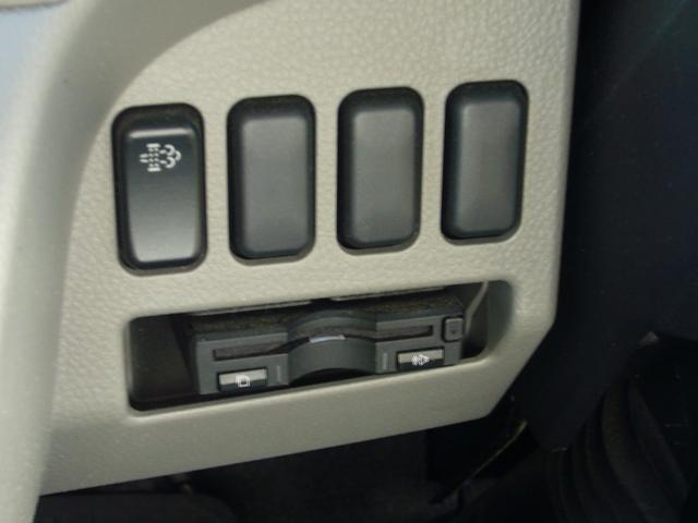 キャンター 全低床　１．５ｔ　オートマ　ポータブルナビ　ＦＭＡＭラジオ　ＥＴＣ　インフォモニター　自動被害軽減ブレーキ　車線逸脱警報　横滑り防止装置　坂道発進補助装置　アームレスト　車幅灯　荷台鉄板張り・新塗装済み（13枚目）
