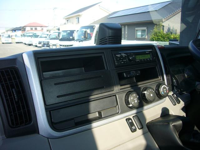 キャンター 全低床　２ｔ　５速　サイドアクティブガードシステム　自動被害軽減ブレーキ　車線逸脱警報・横滑り防止装置　ＬＥＤヘッドライト　フォグランプ　スマートキー　インフォモニター　電動ミラー　アームレスト（3枚目）