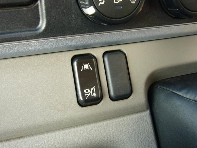 キャンター 全低床　２ｔ　５速　サイドアクティブガードシステム　自動被害軽減ブレーキ　車線逸脱警報・横滑り防止装置　ＬＥＤヘッドライト　フォグランプ　スマートキー　インフォモニター　電動ミラー　アームレスト（7枚目）