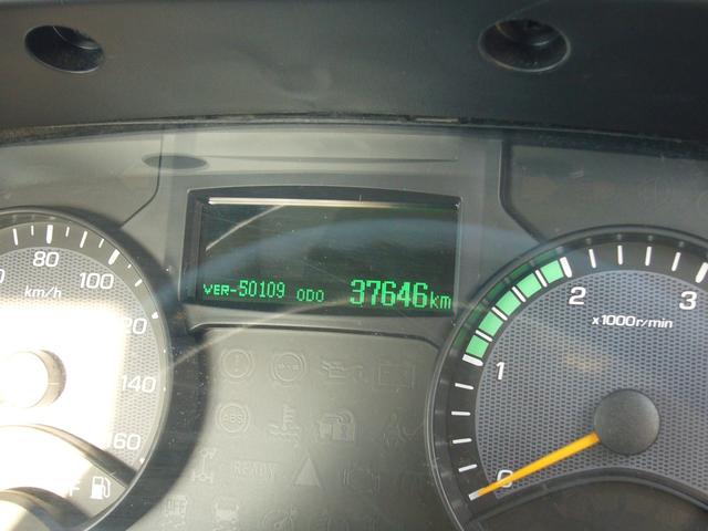 キャンター 全低床　２ｔ　５速　サイドアクティブガードシステム　自動被害軽減ブレーキ　車線逸脱警報・横滑り防止装置　ＬＥＤヘッドライト　フォグランプ　スマートキー　インフォモニター　電動ミラー　アームレスト（11枚目）