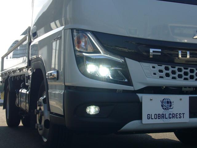 キャンター 全低床　２ｔ　５速　サイドアクティブガードシステム　自動被害軽減ブレーキ　車線逸脱警報・横滑り防止装置　ＬＥＤヘッドライト　フォグランプ　スマートキー　インフォモニター　電動ミラー　アームレスト（13枚目）