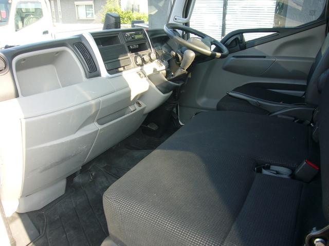 キャンター 全低床　２ｔ　５速　サイドアクティブガードシステム　自動被害軽減ブレーキ　車線逸脱警報・横滑り防止装置　ＬＥＤヘッドライト　フォグランプ　スマートキー　インフォモニター　電動ミラー　アームレスト（18枚目）