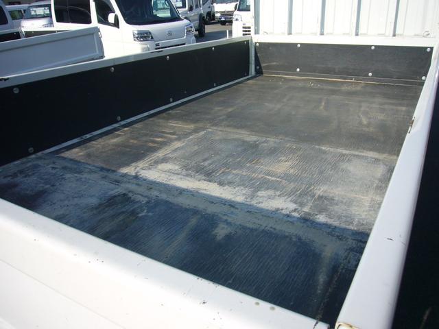 キャンター 全低床　２ｔ　５速　サイドアクティブガードシステム　自動被害軽減ブレーキ　車線逸脱警報・横滑り防止装置　ＬＥＤヘッドライト　フォグランプ　スマートキー　インフォモニター　電動ミラー　アームレスト（20枚目）