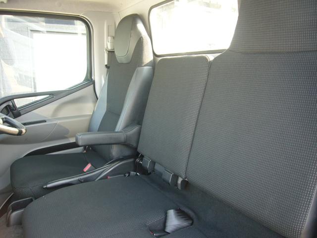 キャンター 全低床　２ｔ　オートマ　ナビ　バックカメラ　Ｂｔオーディオ　ＥＴＣ　自動被害軽減ブレーキ　車線逸脱警報・横滑り防止装置　坂道発進補助装置　アクティブサイドガードアシスト　ＬＥＤヘッドライト　スマートキー（5枚目）
