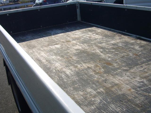 キャンター 全低床　２ｔ　オートマ　ナビ　バックカメラ　Ｂｔオーディオ　ＥＴＣ　自動被害軽減ブレーキ　車線逸脱警報・横滑り防止装置　坂道発進補助装置　アクティブサイドガードアシスト　ＬＥＤヘッドライト　スマートキー（10枚目）