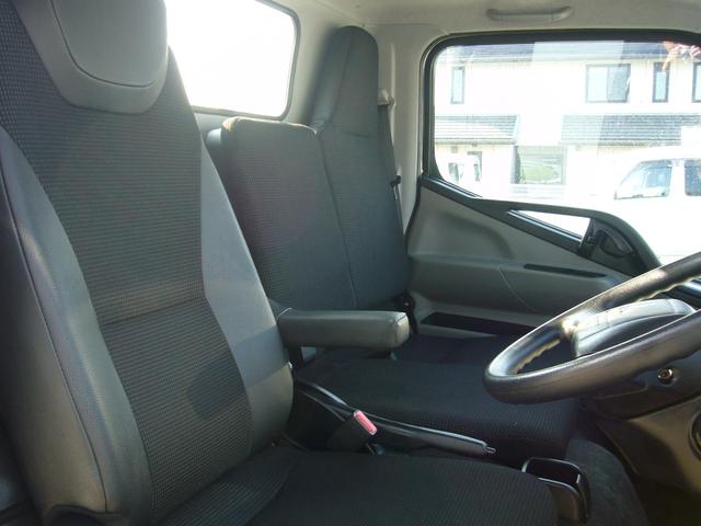 キャンター 全低床　２ｔ　オートマ　ナビ　バックカメラ　Ｂｔオーディオ　ＥＴＣ　自動被害軽減ブレーキ　車線逸脱警報・横滑り防止装置　坂道発進補助装置　アクティブサイドガードアシスト　ＬＥＤヘッドライト　スマートキー（11枚目）