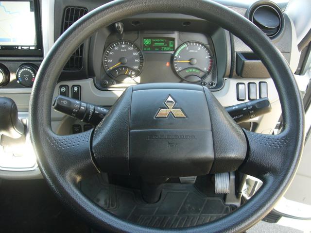 キャンター 全低床　２ｔ　オートマ　ナビ　バックカメラ　Ｂｔオーディオ　ＥＴＣ　自動被害軽減ブレーキ　車線逸脱警報・横滑り防止装置　坂道発進補助装置　アクティブサイドガードアシスト　ＬＥＤヘッドライト　スマートキー（12枚目）
