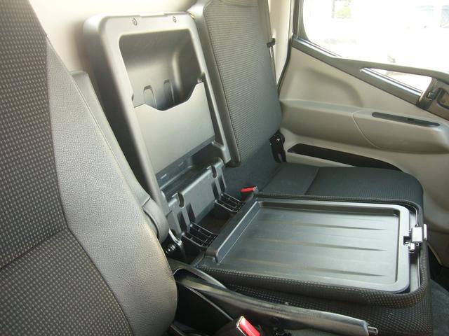 キャンター 全低床　２ｔ　オートマ　ナビ　バックカメラ　Ｂｔオーディオ　ＥＴＣ　自動被害軽減ブレーキ　車線逸脱警報・横滑り防止装置　坂道発進補助装置　アクティブサイドガードアシスト　ＬＥＤヘッドライト　スマートキー（20枚目）