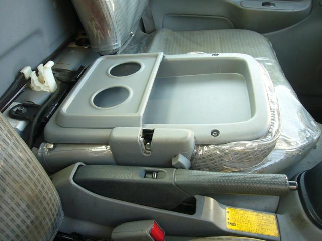 ダイナトラック ジャストロー　１２００ｋｇ　オートマ　ＦＭＡＭラジオ　集中ドアロック　ＷＳＲＳエアバック　ＡＢＳ　センターコンソール　フォグランプ　エアコン　パワステ　パワーウィンドウ　ＵＶカットガラス（20枚目）